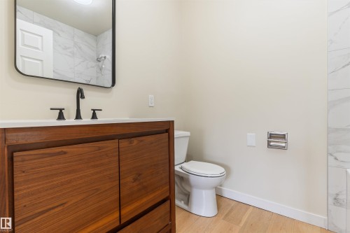 12337 128 Avenue Nw, Edmonton, AB - Indoor Photo Showing Bathroom