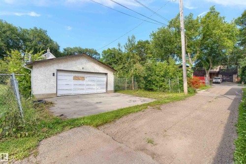 12337 128 Avenue Nw, Edmonton, AB - Outdoor