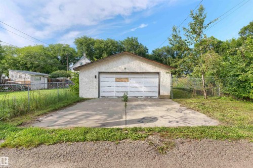 12337 128 Avenue Nw, Edmonton, AB - Outdoor