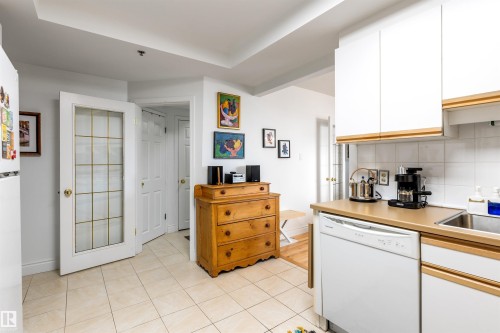 #205 9131 99 St Nw, Edmonton, AB - Indoor Photo Showing Kitchen