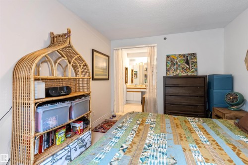 #205 9131 99 St Nw, Edmonton, AB - Indoor Photo Showing Bedroom