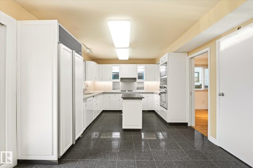 241 Greenoch Crescent Nw, Edmonton, AB - Indoor Photo Showing Kitchen