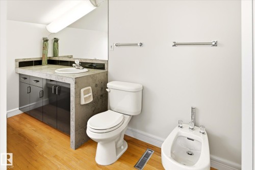 241 Greenoch Crescent Nw, Edmonton, AB - Indoor Photo Showing Bathroom