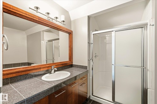 241 Greenoch Crescent Nw, Edmonton, AB - Indoor Photo Showing Bathroom