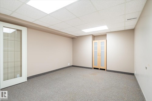 241 Greenoch Crescent Nw, Edmonton, AB - Indoor Photo Showing Bathroom