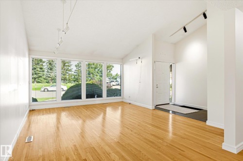 241 Greenoch Crescent Nw, Edmonton, AB - Indoor Photo Showing Other Room