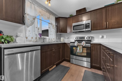 3036 Arthurs Crescent Sw, Edmonton, AB - Indoor Photo Showing Kitchen With Stainless Steel Kitchen