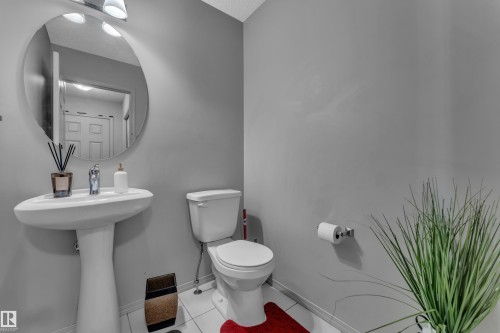 3036 Arthurs Crescent Sw, Edmonton, AB - Indoor Photo Showing Bathroom