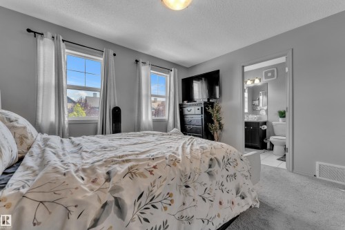 3036 Arthurs Crescent Sw, Edmonton, AB - Indoor Photo Showing Bedroom
