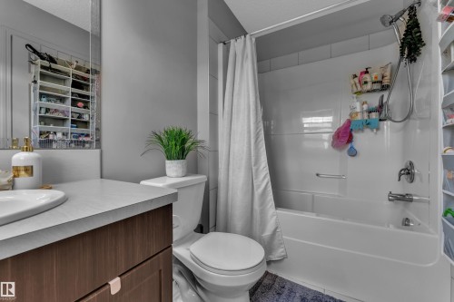 3036 Arthurs Crescent Sw, Edmonton, AB - Indoor Photo Showing Bathroom
