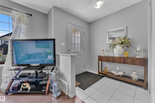 3036 Arthurs Crescent Sw, Edmonton, AB - Indoor Photo Showing Other Room
