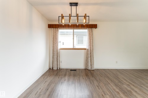 7120 139 Avenue Nw, Edmonton, AB - Indoor Photo Showing Other Room