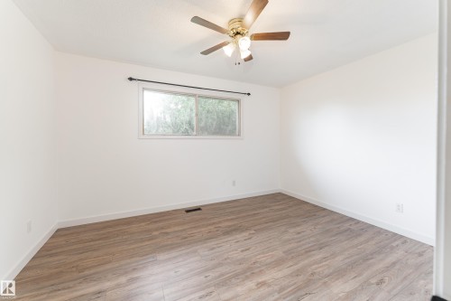 7120 139 Avenue Nw, Edmonton, AB - Indoor Photo Showing Other Room