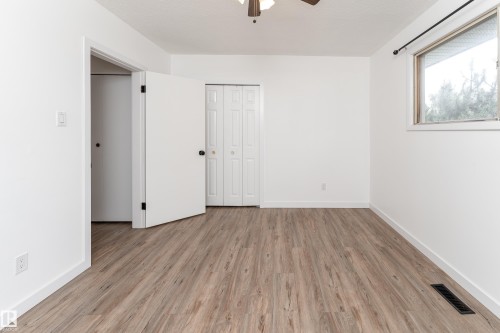 7120 139 Avenue Nw, Edmonton, AB - Indoor Photo Showing Other Room