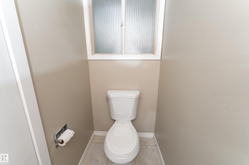 7120 139 Avenue Nw, Edmonton, AB - Indoor Photo Showing Bathroom