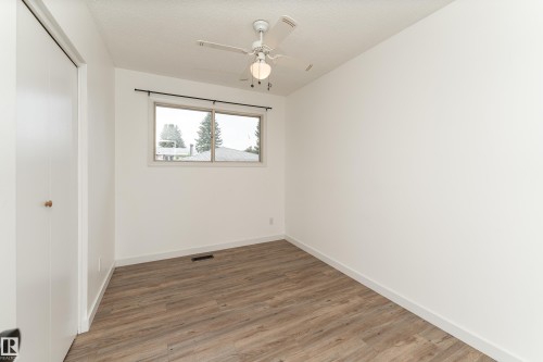 7120 139 Avenue Nw, Edmonton, AB - Indoor Photo Showing Other Room