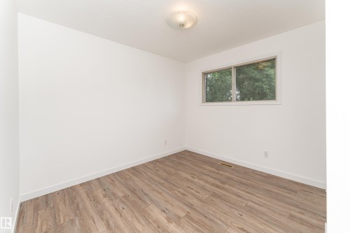 7120 139 Avenue Nw, Edmonton, AB - Indoor Photo Showing Other Room