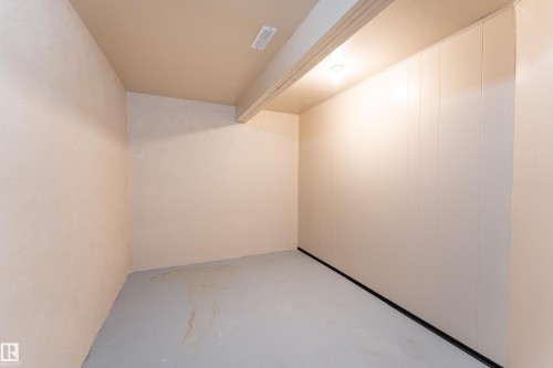 7120 139 Avenue Nw, Edmonton, AB - Indoor Photo Showing Other Room
