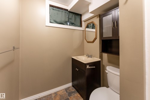 7120 139 Avenue Nw, Edmonton, AB - Indoor Photo Showing Bathroom