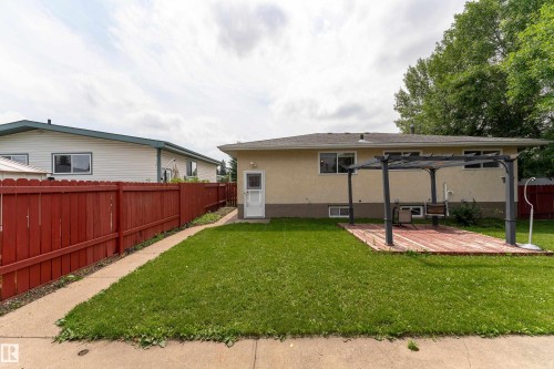 7120 139 Avenue Nw, Edmonton, AB - Outdoor