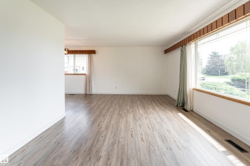 7120 139 Avenue Nw, Edmonton, AB - Indoor Photo Showing Other Room