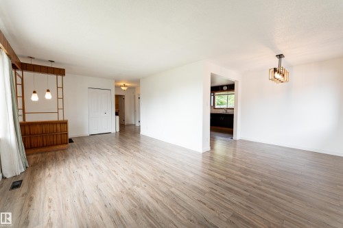 7120 139 Avenue Nw, Edmonton, AB - Indoor