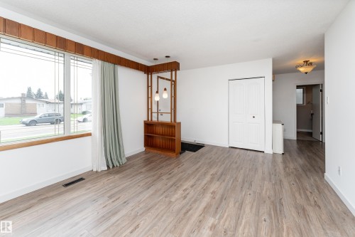 7120 139 Avenue Nw, Edmonton, AB - Indoor Photo Showing Other Room