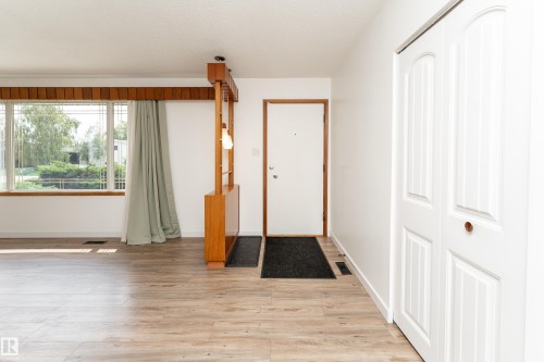 7120 139 Avenue Nw, Edmonton, AB - Indoor Photo Showing Other Room