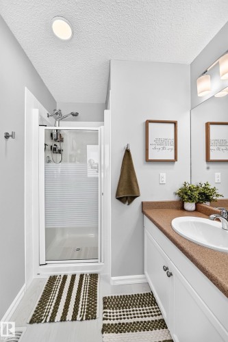 823 77 Street Sw, Edmonton, AB - Indoor Photo Showing Bathroom