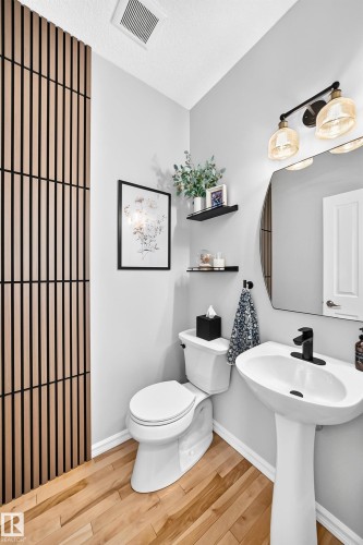 823 77 Street Sw, Edmonton, AB - Indoor Photo Showing Bathroom