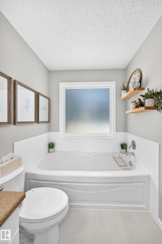 823 77 Street Sw, Edmonton, AB - Indoor Photo Showing Bathroom