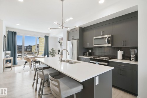 409 32 Street Sw, Edmonton, AB - Indoor Photo Showing Kitchen With Double Sink With Upgraded Kitchen