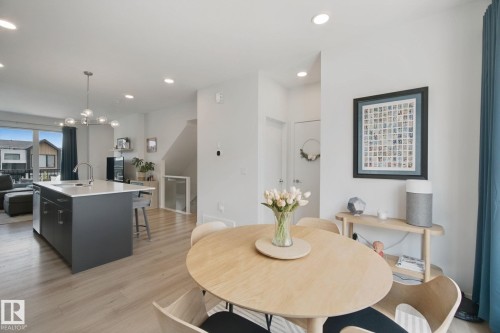 409 32 Street Sw, Edmonton, AB - Indoor