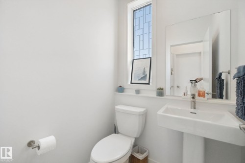409 32 Street Sw, Edmonton, AB - Indoor Photo Showing Bathroom