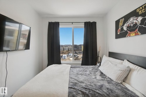 409 32 Street Sw, Edmonton, AB - Indoor Photo Showing Bedroom