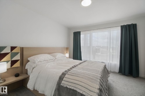 409 32 Street Sw, Edmonton, AB - Indoor Photo Showing Bedroom