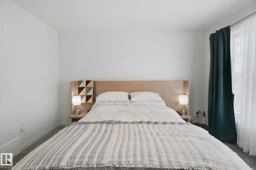 409 32 Street Sw, Edmonton, AB - Indoor Photo Showing Bedroom