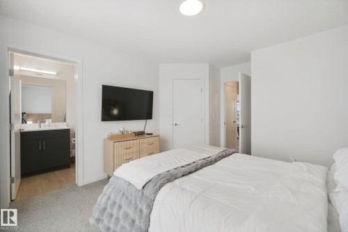 409 32 Street Sw, Edmonton, AB - Indoor Photo Showing Bedroom
