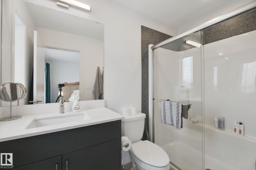 409 32 Street Sw, Edmonton, AB - Indoor Photo Showing Bathroom
