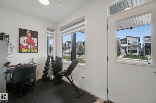 409 32 Street Sw, Edmonton, AB - Indoor