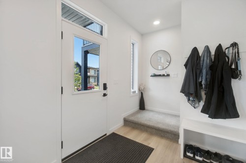 409 32 Street Sw, Edmonton, AB - Indoor Photo Showing Other Room