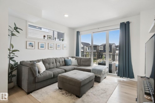 409 32 Street Sw, Edmonton, AB - Indoor Photo Showing Living Room