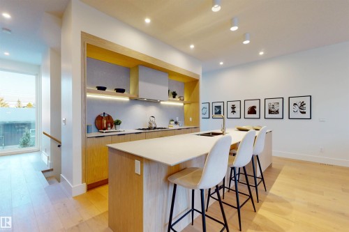 10515 75 Street Nw, Edmonton, AB - Indoor