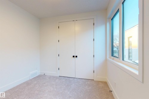 10515 75 Street Nw, Edmonton, AB - Indoor Photo Showing Other Room