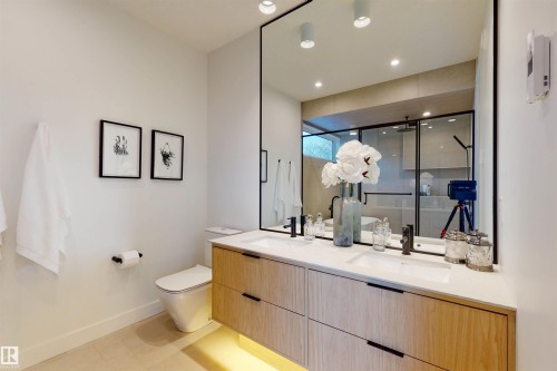 10515 75 Street Nw, Edmonton, AB - Indoor Photo Showing Bathroom