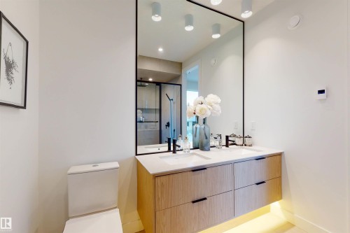 10515 75 Street Nw, Edmonton, AB - Indoor Photo Showing Bathroom