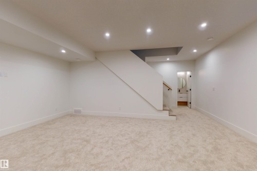 10515 75 Street Nw, Edmonton, AB - Indoor