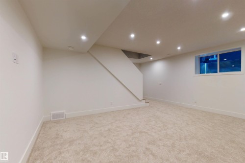 10515 75 Street Nw, Edmonton, AB - Indoor