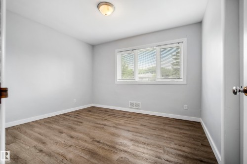 10426 79 Street Nw, Edmonton, AB - Indoor Photo Showing Other Room