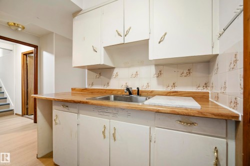 10426 79 Street Nw, Edmonton, AB - Indoor Photo Showing Kitchen